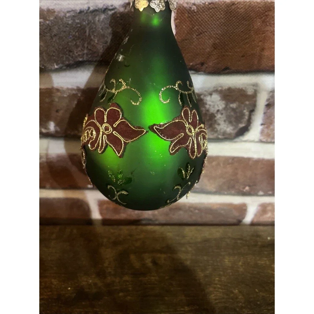 XL Green, Teardrop Teardrop Ornament w Gold & Red Design